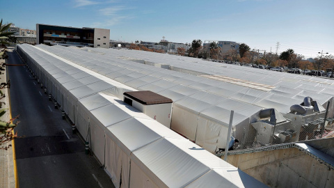 El hospital de campaña de la provincia de Valencia, anexo al Hospital La Fe, ha iniciado este lunes la actividad hospitalaria con los primeros ingresos de pacientes covid-19 con situación clínica leve o moderada. El hospital de campaña de la provincia de Valencia, anexo al Hospital La Fe, ha iniciado este lunes la actividad hospitalaria con los primeros ingresos de pacientes covid-19 con situación clínica leve o moderada.