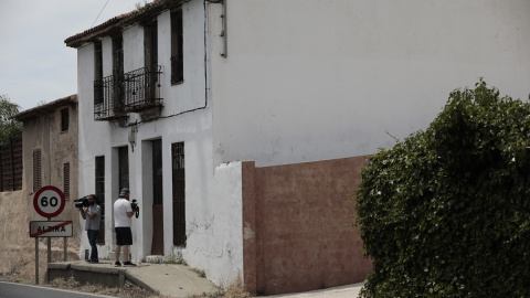 La Policía Nacional investiga la muerte de una mujer cuyo cadáver fue encontrado en una vivienda en la tarde de este martes en Alzira. La Policía Nacional investiga la muerte de una mujer cuyo cadáver fue encontrado en una vivienda en la tarde de este martes en Alzira.