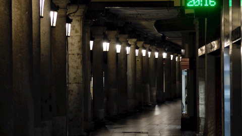 Aspecto que presentan las calles de Valladolid durante el segundo día del toque de queda a las 20.00 horas impuesto por la Junta de Castilla y León. Aspecto que presentan las calles de Valladolid durante el segundo día del toque de queda a las 20.00 horas impuesto por la Junta de Castilla y León.