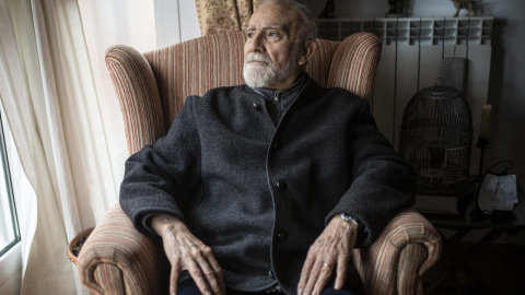 Francisco Sánchez, el veí a qui la immobiliària USL-Gràcia S.L. es nega a tornar-li el pis després de declarar-se nul el desnonament, a casa del seu germà, que viu a Madrid. Francisco Sánchez, el veí a qui la immobiliària USL-Gràcia S.L. es nega a tornar-li el pis després de declarar-se nul el desnonament, a casa del seu germà, que viu a Madrid.