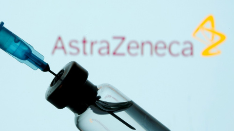 Un vial de AstraZeneca.
