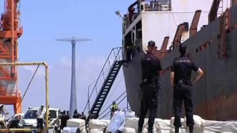 Interceptado un barco mercante cargado de cocaína a 50 millas de la costa de Cádiz Interceptado un barco mercante cargado de cocaína a 50 millas de la costa de Cádiz