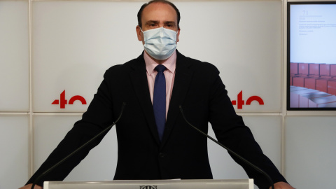 El secretari general del PP a Catalunya i diputat, Daniel Serrano, en roda de premsa al Parlament. El secretari general del PP a Catalunya i diputat, Daniel Serrano, en roda de premsa al Parlament.