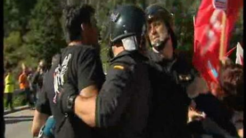 Los afectados por las preferentes en Galicia protestan en el acto de Rajoy Los afectados por las preferentes en Galicia protestan en el acto de Rajoy