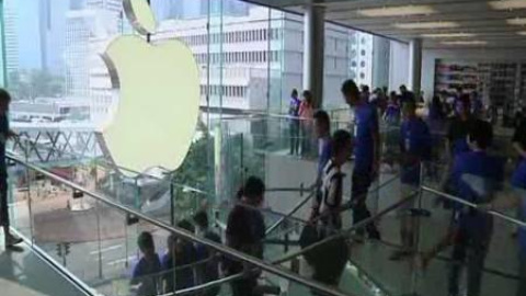 Largas colas para hacerse con el nuevo terminal de Apple Largas colas para hacerse con el nuevo terminal de Apple