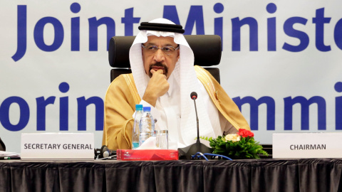 El ministro saudí de Energía, Khalid al-Falih, durante la reuniçon de los países OPEP y no OPEP en Argel.. REUTERS/Ramzi Boudina El ministro saudí de Energía, Khalid al-Falih, durante la reuniçon de los países OPEP y no OPEP en Argel.. REUTERS/Ramzi Boudina