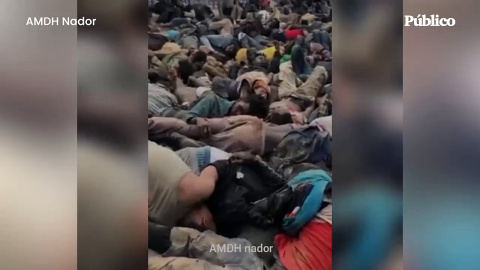 Al menos cinco migrantes muertos y casi 80 heridos durante un numeroso salto a la valla de Melilla Al menos cinco migrantes muertos y casi 80 heridos durante un numeroso salto a la valla de Melilla
