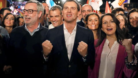 José Manuel Villegas, Albert Rivera i Inés Arrimadas, al míting final de campanya de Ciutadans. Avui el primer ja no és diputat i el segon ha dimitit dels seus càrrecs. EFE / ANDREU DALMAU José Manuel Villegas, Albert Rivera i Inés Arrimadas, al míting final de campanya de Ciutadans. Avui el primer ja no és diputat i el segon ha dimitit dels seus càrrecs. EFE / ANDREU DALMAU