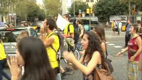 Los universitarios de Barcelona salen a la calle contra los recortes Los universitarios de Barcelona salen a la calle contra los recortes
