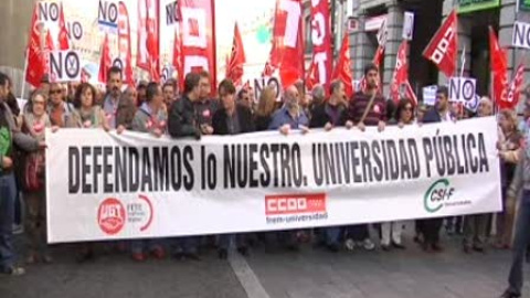 Alumnos y profesores universitarios protestan en Madrid Alumnos y profesores universitarios protestan en Madrid