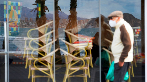 Uno de los restaurantes de la playa de Levante de Benidorm cerrado por las restricciones por covid. Uno de los restaurantes de la playa de Levante de Benidorm cerrado por las restricciones por covid.