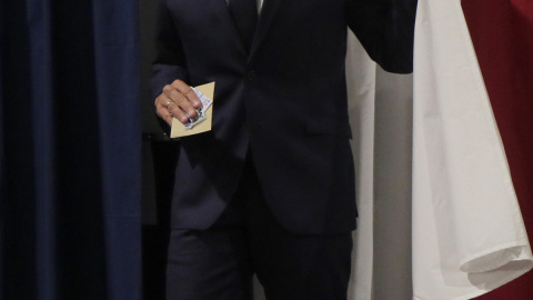 El presidente Emmanuel Macron vota en las elecciones legislativas de Francia. El presidente Emmanuel Macron vota en las elecciones legislativas de Francia.