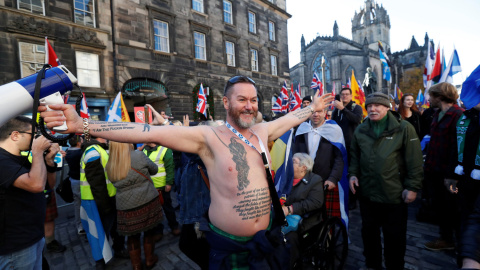 Un instante de la masiva manifestación en Edimburgo bajo el lema 'All Under One Banner'.- REUTERS Un instante de la masiva manifestación en Edimburgo bajo el lema 'All Under One Banner'.- REUTERS