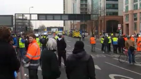 Dos fallecidos tras estrellarse un helicóptero en el centro de Londres Dos fallecidos tras estrellarse un helicóptero en el centro de Londres