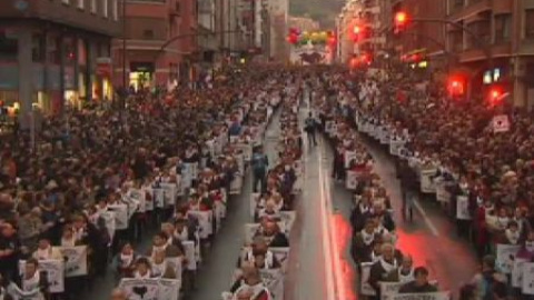 Miles de personas piden en las calles el acercamiento de presos etarras Miles de personas piden en las calles el acercamiento de presos etarras