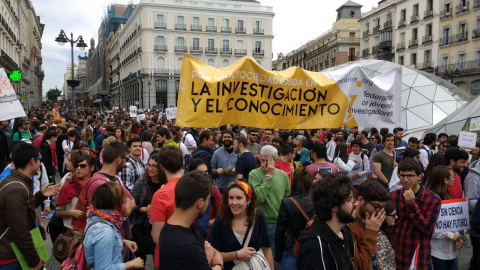 Imagen de la manifestación convocada por la FJI en ____ para luchar "por una sociedad basada en la investigación y el conocimiento". | FJI Imagen de la manifestación convocada por la FJI en ____ para luchar "por una sociedad basada en la investigación y el conocimiento". | FJI