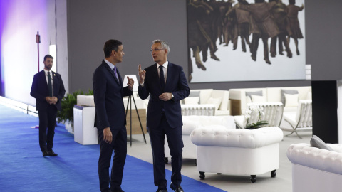 El presidente del Gobierno, Pedro Sánchez (i), y el secretario general de la OTAN, Jens Stoltenberg, en su visita a las instalaciones del recinto IFEMA donde se celebrará la Cumbre de la OTAN. EFE/Rodrigo Jiménez El presidente del Gobierno, Pedro Sánchez (i), y el secretario general de la OTAN, Jens Stoltenberg, en su visita a las instalaciones del recinto IFEMA donde se celebrará la Cumbre de la OTAN. EFE/Rodrigo Jiménez