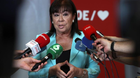 La presidenta de PSOE, Cristina Narbona, realiza declaraciones a los medios de comunicación esta mañana en la madrileña sede de Ferraz.-EFE/JJ Guillén La presidenta de PSOE, Cristina Narbona, realiza declaraciones a los medios de comunicación esta mañana en la madrileña sede de Ferraz.-EFE/JJ Guillén