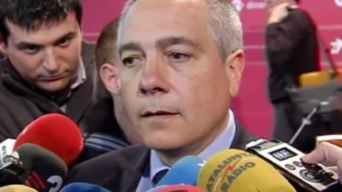 El PSC pide la abdicación del Rey y el PSOE dice no compartir la propuesta El PSC pide la abdicación del Rey y el PSOE dice no compartir la propuesta