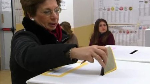 Italia vota ya en una jornada electoral marcada por la incertidumbre Italia vota ya en una jornada electoral marcada por la incertidumbre