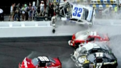 28 heridos en una carrera de la fórmula NASCAR 28 heridos en una carrera de la fórmula NASCAR