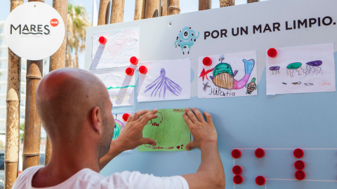Mural de dibujos infantiles en Torremolinos - Coca Cola