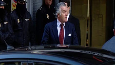 El juez prohíbe a Bárcenas salir de España El juez prohíbe a Bárcenas salir de España