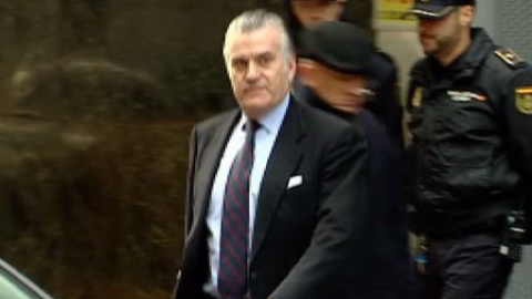 Bárcenas denuncia al PP por el robo de dos ordenadores Bárcenas denuncia al PP por el robo de dos ordenadores