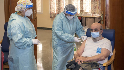 Las residencias cántabras empiezan la vuelta a la "vida normal" tras completarse la vacunación en todas ellas Las residencias cántabras empiezan la vuelta a la "vida normal" tras completarse la vacunación en todas ellas