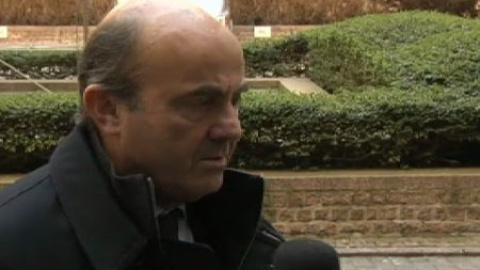 De Guindos justifica los malos datos del paro en febrero en la incidencia de la "estacionalidad" De Guindos justifica los malos datos del paro en febrero en la incidencia de la "estacionalidad"