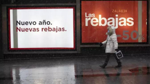 Las rebajas no salvan la contratación del comercio, que cayó un 16% por el impacto del coronavirus. Las rebajas no salvan la contratación del comercio, que cayó un 16% por el impacto del coronavirus.