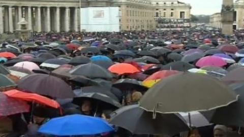 Segunda fumata negra en el Vaticano Segunda fumata negra en el Vaticano