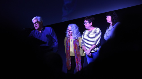 Miembros de la Coordinadora estatal de apoyo a la Querella Argentina contra crímenes del franquismo (CeAQUA) leyeron fragmentos de la querella. / FERNANDO SÁNCHEZ