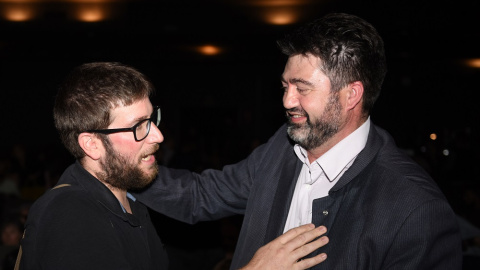 También estuvo presente Miguel Urbán, en la imagen saludando a Carlos Sánchez Mato. / FERNANDO SÁNCHEZ