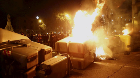 Aspecto de manifestación de viernes, en Barcelona, tras la cuarta noche de protestas por la detención del rapero Pablo Hasél. Aspecto de manifestación de viernes, en Barcelona, tras la cuarta noche de protestas por la detención del rapero Pablo Hasél.