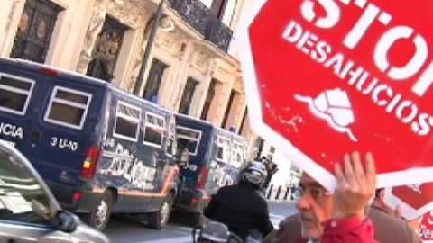 La PAH pide el fin de los desahucios a notarios y bancos La PAH pide el fin de los desahucios a notarios y bancos