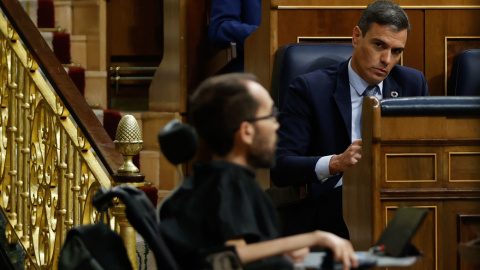 12/07/2022.- El presidente del Gobierno, Pedro Sánchez (d), y el portavoz parlamentario de Unidas Podemos, Pablo Echenique (i), durante el debate sobre el estado de la nación que comienza este martes en el Congreso. EFE/ Mariscal 12/07/2022.- El presidente del Gobierno, Pedro Sánchez (d), y el portavoz parlamentario de Unidas Podemos, Pablo Echenique (i), durante el debate sobre el estado de la nación que comienza este martes en el Congreso. EFE/ Mariscal