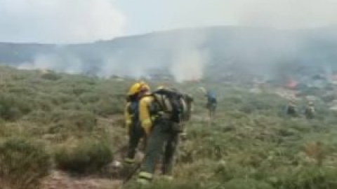 Descontrolado el incendio de Candelario, en Salamanca, que devora la Sierra de Béjar
