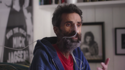 Pau Donés, entrevistado por Jordi Évole en el documental 'Eso que tú me das'. Pau Donés, entrevistado por Jordi Évole en el documental 'Eso que tú me das'.