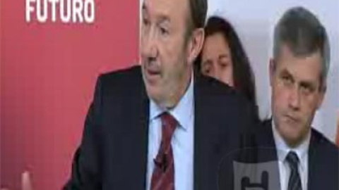Rubalcaba: "El Gobierno desprestigia aquello que quiere reformar" Rubalcaba: "El Gobierno desprestigia aquello que quiere reformar"