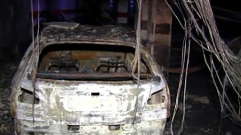 Un incendio intencionado en un garaje saca a doscientos vecinos de sus casas Un incendio intencionado en un garaje saca a doscientos vecinos de sus casas