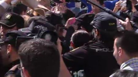 La Pantoja, arrollada por la multitud a su salida de la Audiencia Provincial La Pantoja, arrollada por la multitud a su salida de la Audiencia Provincial