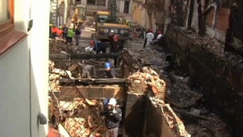 La policía científica entra en la zona cero para investigar el origen del incendio La policía científica entra en la zona cero para investigar el origen del incendio