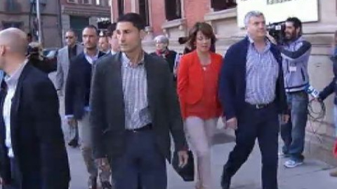 El Parlamento navarro debate una moción de censura contra la Presidenta El Parlamento navarro debate una moción de censura contra la Presidenta