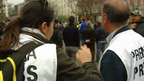 Chaleco y casco para los periodistas en la cobertura del 'asedio' al Congreso Chaleco y casco para los periodistas en la cobertura del 'asedio' al Congreso