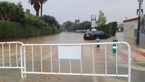 Los campus de las universidades públicas de Castellón y Valencia han cancelado las clases por la continuidad de fuertes lluvias por la gota fría - EFE/Adolfo Ibarra