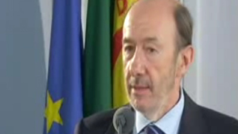 Rubalcaba considera dramáticas las cifras del paro y le pide al Gobierno un plan de estímulos Rubalcaba considera dramáticas las cifras del paro y le pide al Gobierno un plan de estímulos