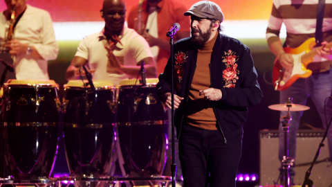 18/11/2021-Juan Luis Guerra actúa en el escenario durante la 22ª edición de los Grammy Latinos en el MGM Grand Garden Arena, el 18 de noviembre de 2021 en Las Vegas, Nevada (EEUU). 18/11/2021-Juan Luis Guerra actúa en el escenario durante la 22ª edición de los Grammy Latinos en el MGM Grand Garden Arena, el 18 de noviembre de 2021 en Las Vegas, Nevada (EEUU).