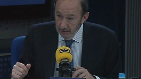 Rubalcaba: "Navarro trabaja para que Cataluña no se vaya de España" Rubalcaba: "Navarro trabaja para que Cataluña no se vaya de España"
