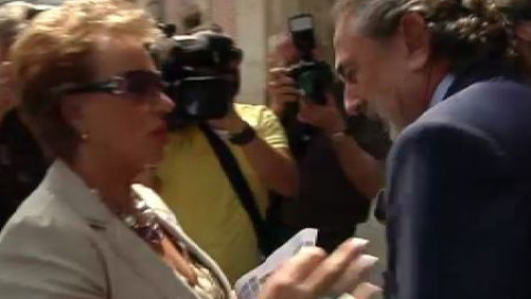 "¿No tienes dinero?... ¡no puede ser!... te han dejado limpio" "¿No tienes dinero?... ¡no puede ser!... te han dejado limpio"